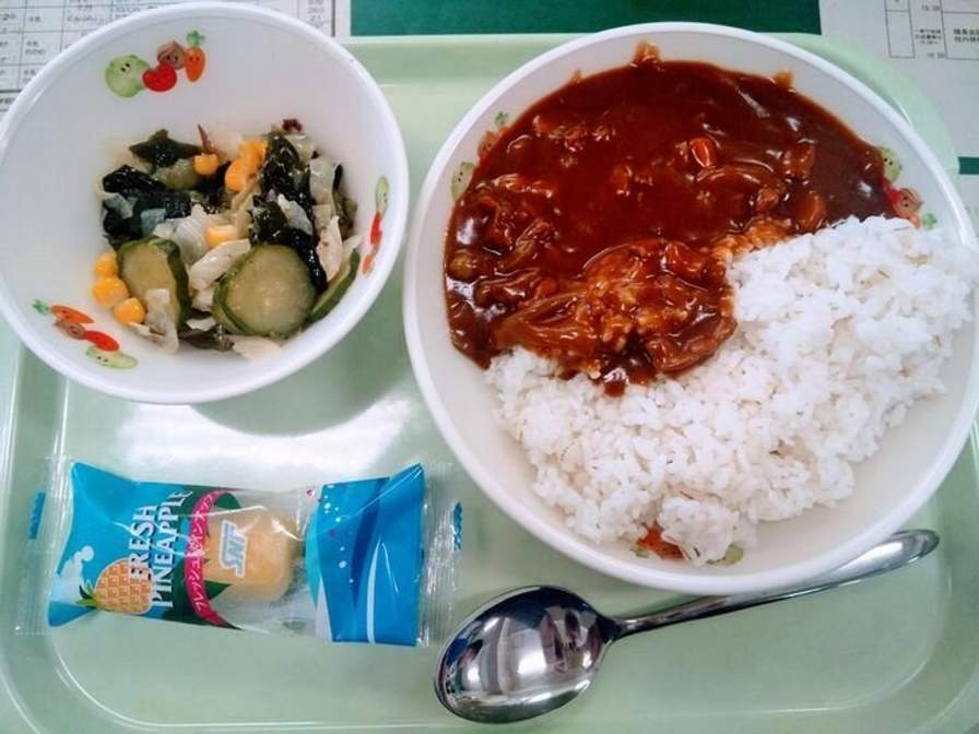 Как выглядят школьные обеды в разных странах мира (фото)